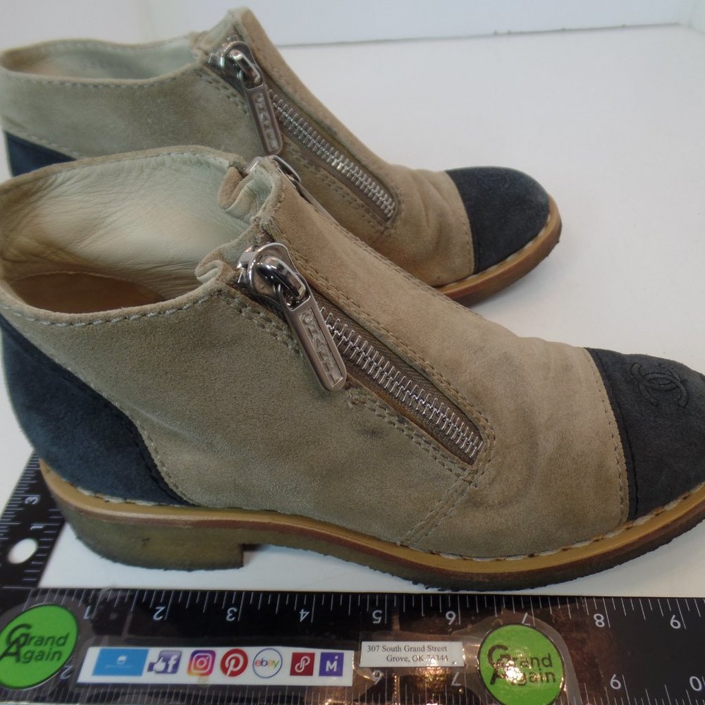 Chanel Double Zip Up Tan Suede Boots CC Logo on Toes and Silver Hardware Sz 8.5 - Picture 11 of 16